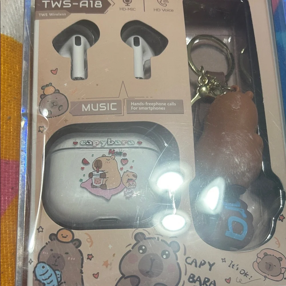 Wireless Earbuds with Keychain - White ( capy bars)